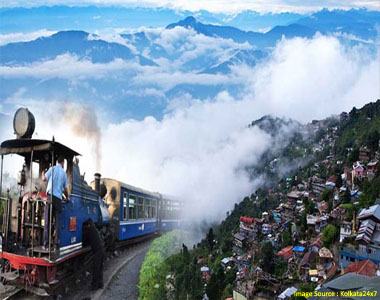 What is the cost of a basic Darjeeling tour package?