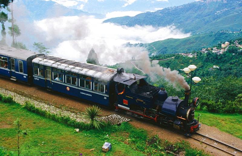 Unlocking the Beauty of Darjeeling with the Best Darjeeling Tour Package from Yes Tourism India
